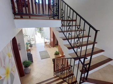 6 Bedroom House