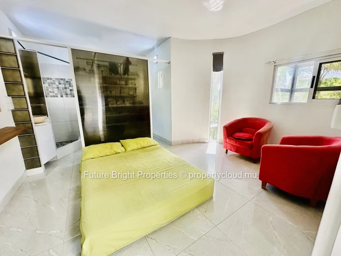 Discover A Unique Artistic Retreat In The Heart Of Grand Baie – The Vale