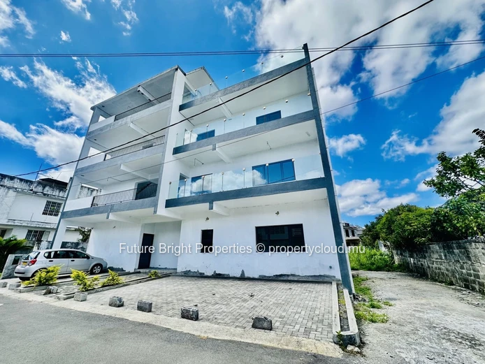 Modern & Spacious Ground-Floor Apartment for Sale in Quatre Bornes – Brand-New & Ideally Located