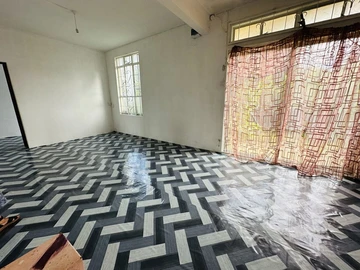 6 Bedroom House