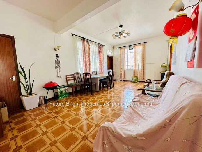 Spacious House , ideal for two Families!