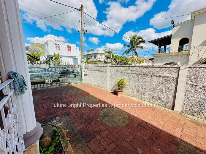 Spacious House , ideal for two Families!