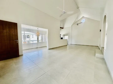 6 Bedroom House
