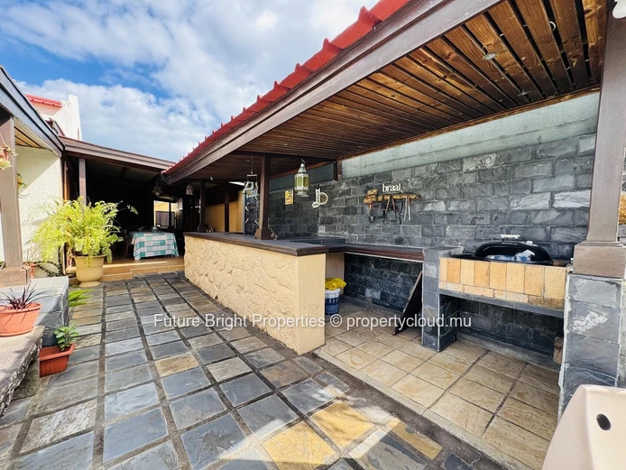 Charming House for sale in Tamarin (Sole Mandate)