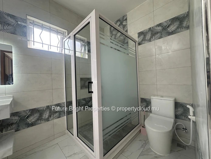 Duplex meublé de 4 chambres à louer à Plaine Magnien