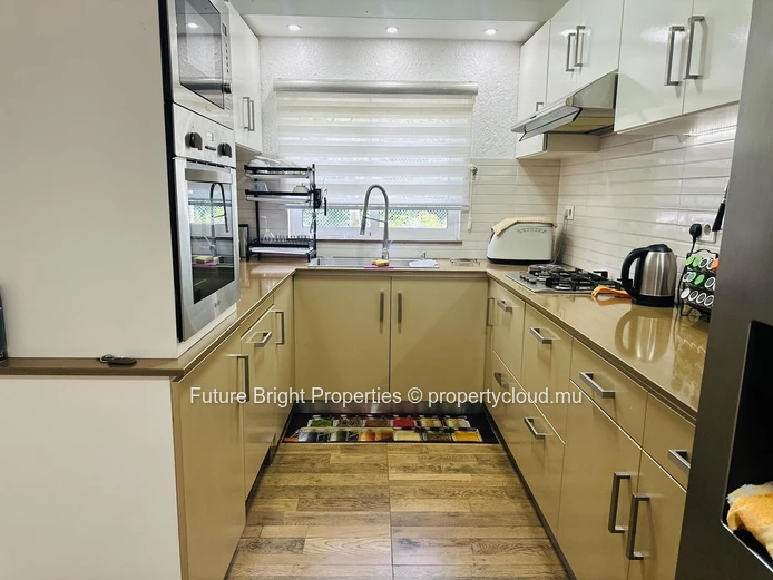 Duplex for Sale in the Heart of the West – Modern, Spacious, and Just Minutes from the Beach