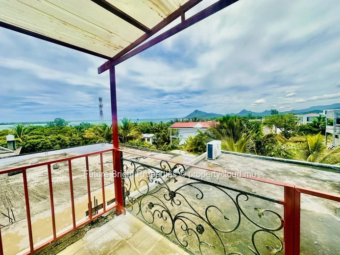 Beautiful Fully Furnished Home With Sea & Le Morne Views – La Gaulette