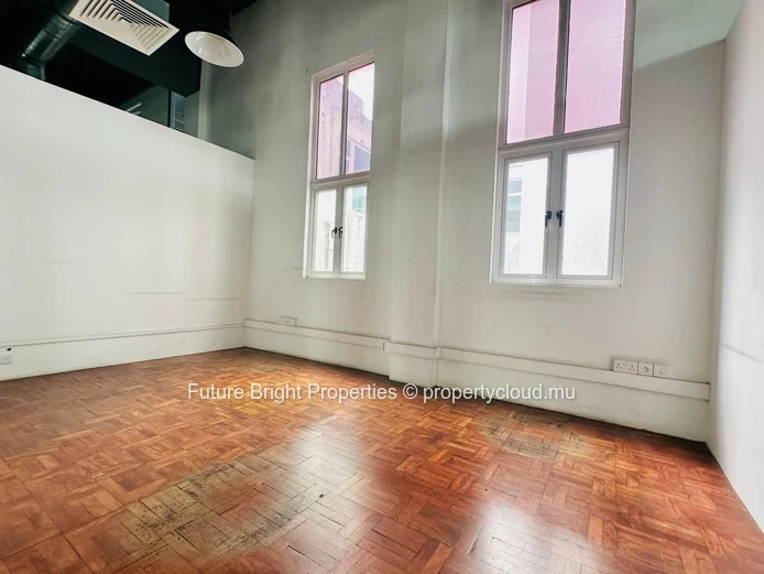 Welcome to an expansive and versatile office space located in the heart of Rose Hill. 