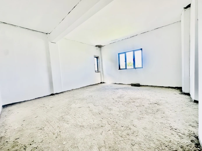 SECOND-FLOOR UNFINISHED APARTMENT FOR SALE – 191 m² OF POTENTIAL IN QUATRE BORNES