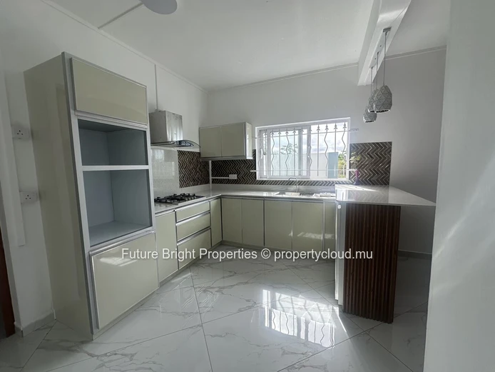 Duplex meublé de 4 chambres à louer à Plaine Magnien