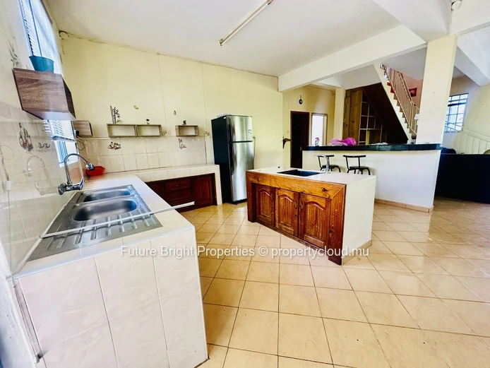 Spacious Family Home / Office Space For Rent In Espérance Trébuchet – Peaceful And Convenient Location