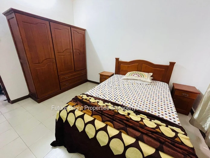 Spacious Charm with Scenic Mountain Views – Your Ideal Urban Retreat