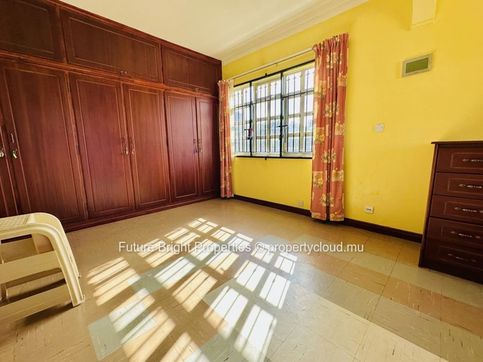 Prime Roadside Property in Moka – Ideal for Residential Living & Commercial Investment