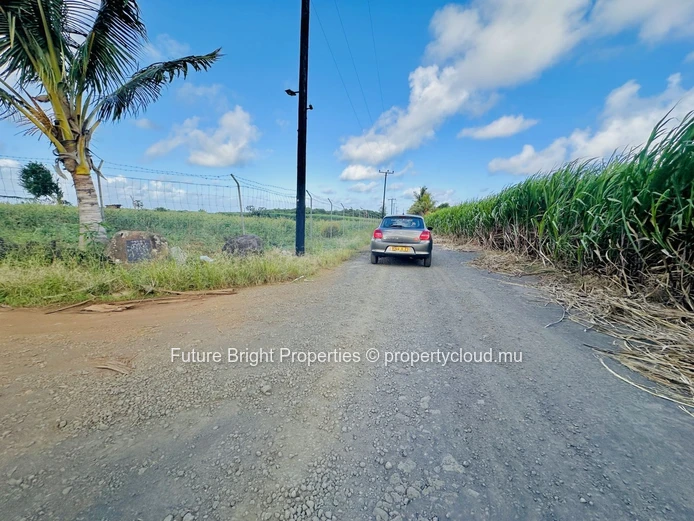 Tranquil Agricultural Land Near the Airport – A Unique Nature Retreat Opportunity