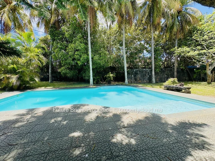 The Tropical Charm of a Spacious Creole Home in Grand Baie