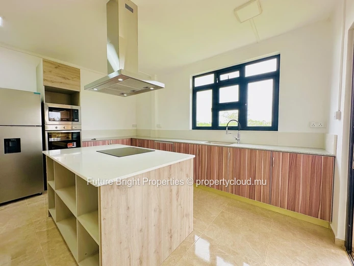 Stunning 2nd Floor Apartment for Rent – Prime Location near Grand Baie
