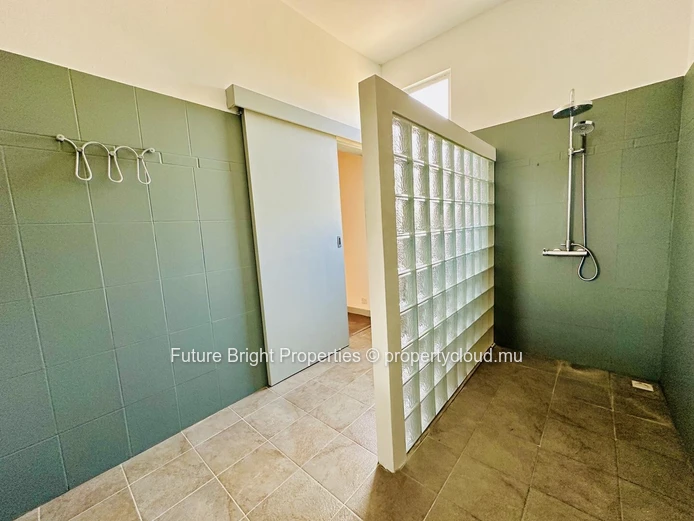 Stunning House in Flic en Flac – A Perfect Blend of Comfort and Vacation Vibes