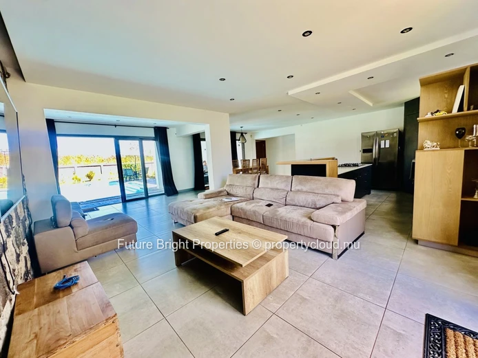 Modern & Luxurious House For Sale In Riverside Balaclava – A Dream Home In A Peaceful Setting