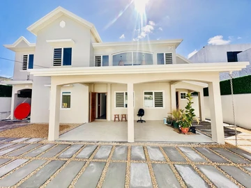 6 Bedroom House