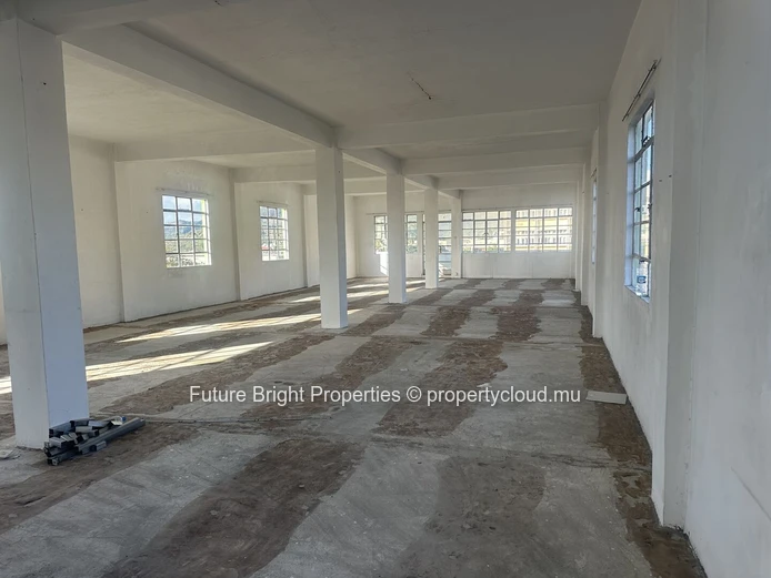Immeuble Commercial de 239 m² à Louer à Beau Bassin