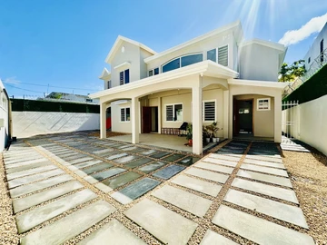 6 Bedroom House
