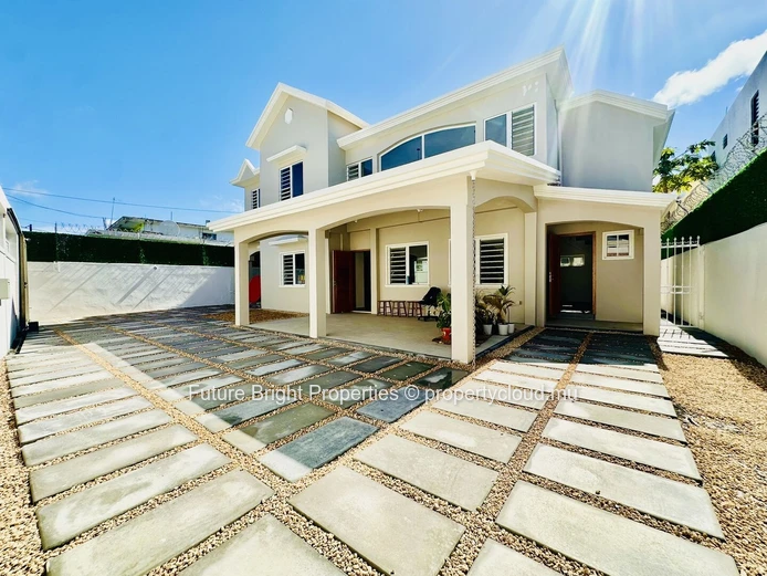 Modern & Secure Family Home For Sale In Rose Hill – Ideal For Extended Living