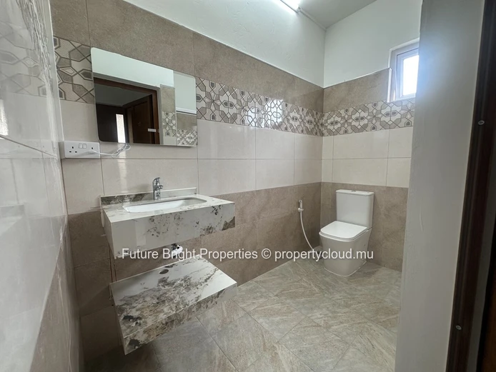 Duplex meublé de 4 chambres à louer à Plaine Magnien
