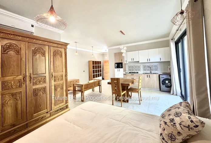 A Sanctuary of Serenity in the Heart of an Enchanting Domaine: An Elegant Haven Embracing Authentic Nature