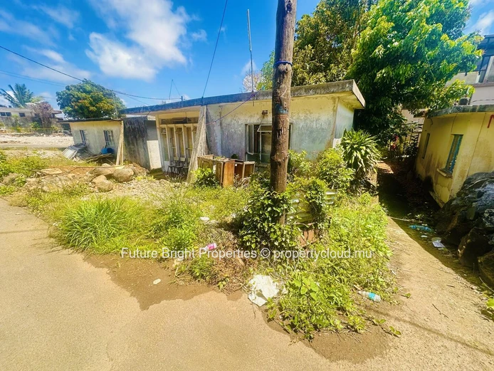 A Promising Opportunity In The Heart Of Vacoas – Spacious 10-Perch Residential Plot