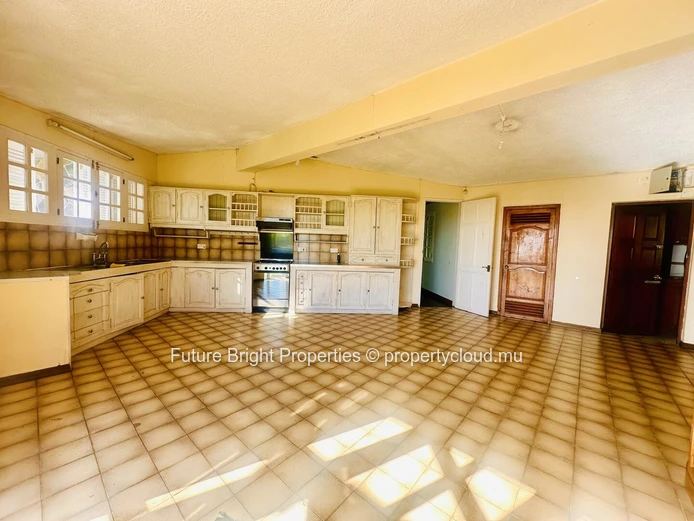 A Hidden Haven In A Tranquil Neighbourhood – Spacious Character Home Surrounded By Nature