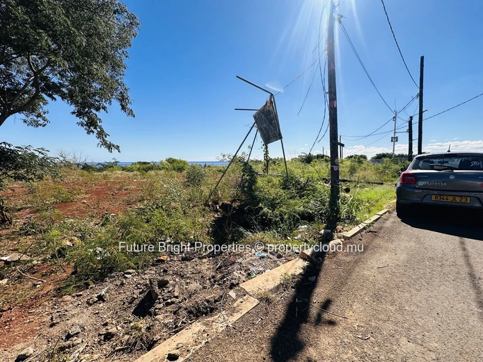 Opportunité Exceptionnelle – Terrain Commercial de 404 Toises à Pointe aux Sables